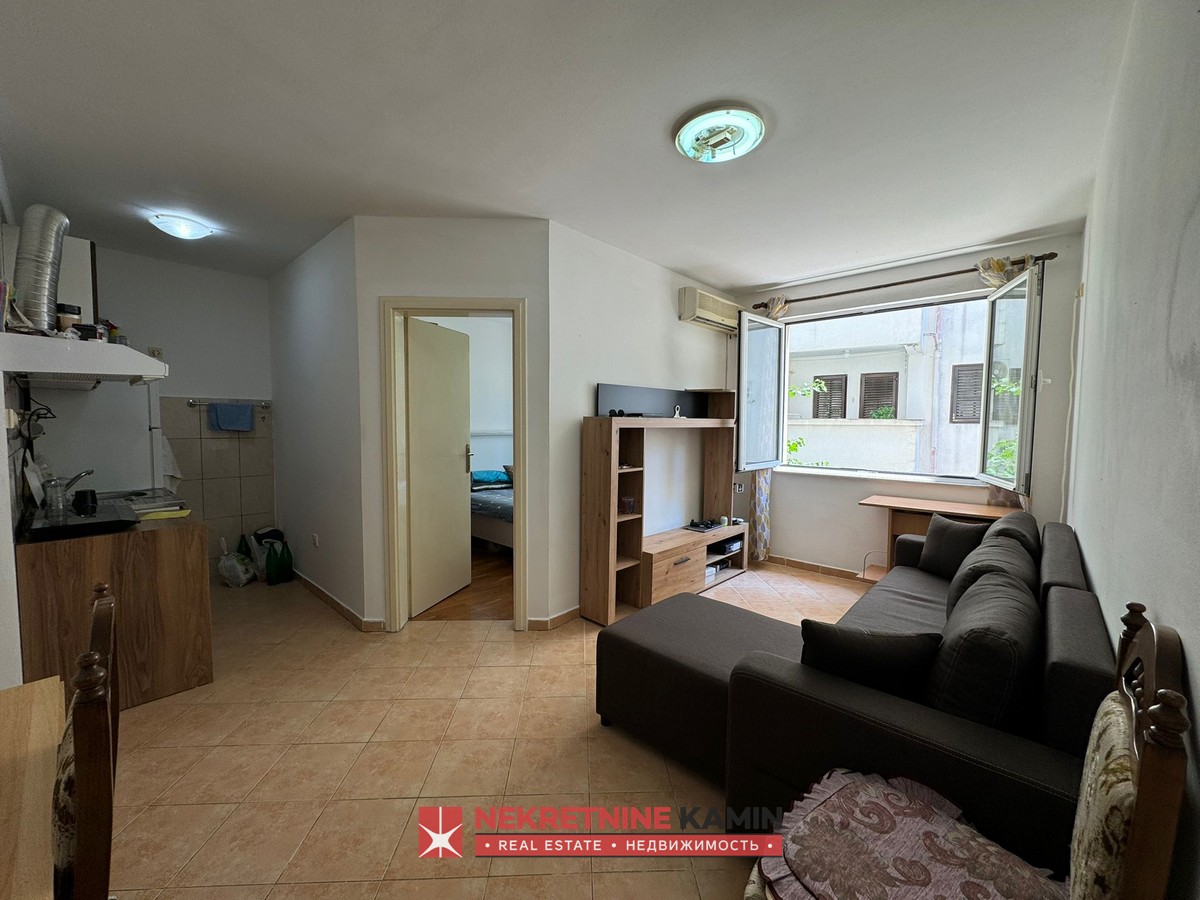 Furnished One-Bedroom Apartment on the First Floor, Mainska Street, Budva